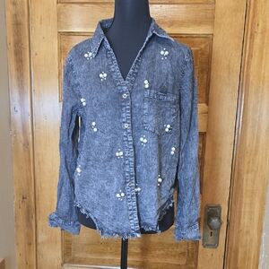 Sweet Rain Gray with Beaded Pearl Accents Button Down Shirt M